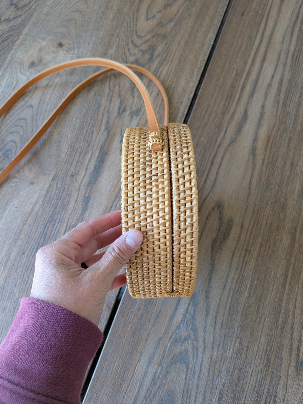 Woven Round Tan Purse Shoulder Bag Snap Closure + Colorful Paisley Lining Print - Picture 2 of 9